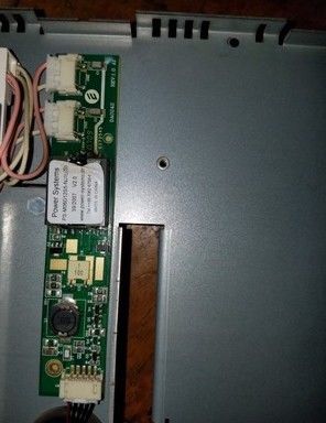 Le système est équipé d'un écran à écran TFT de 7 pouces et d'un écran LCD de 8 pouces.
